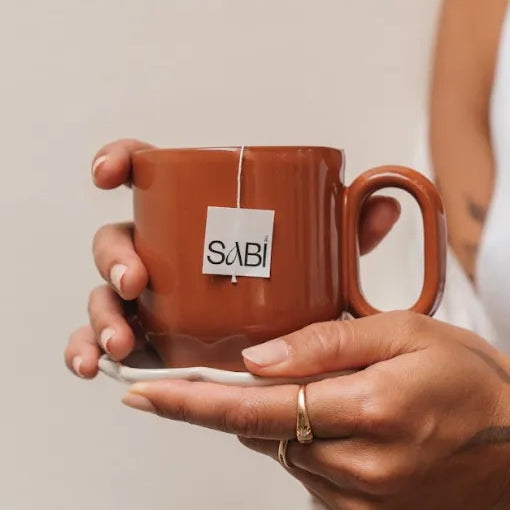 The Role of Hydration and Herbal Infusions in Fighting Period Bloating