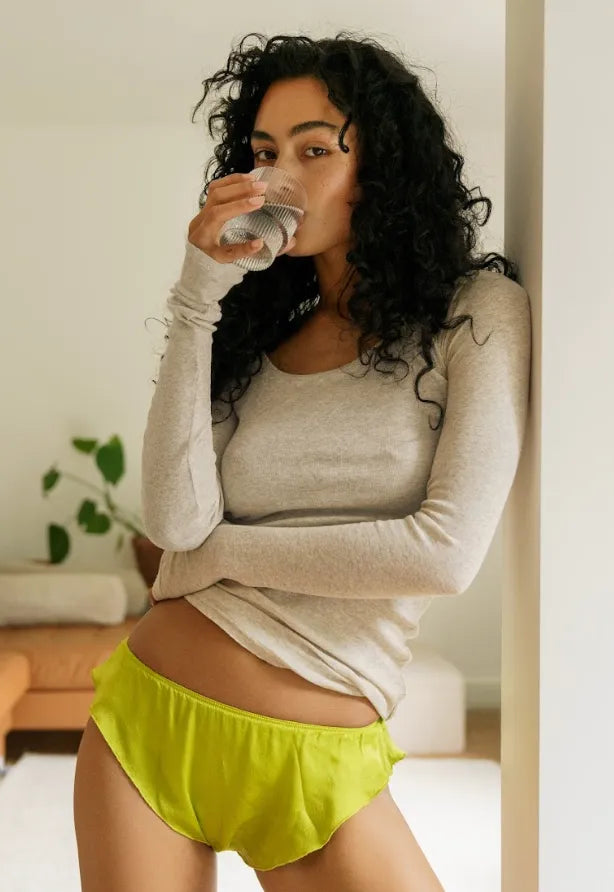 Hydration Hacks for Your Cycle: How Drinking Right Can Reduce Bloating During Periods