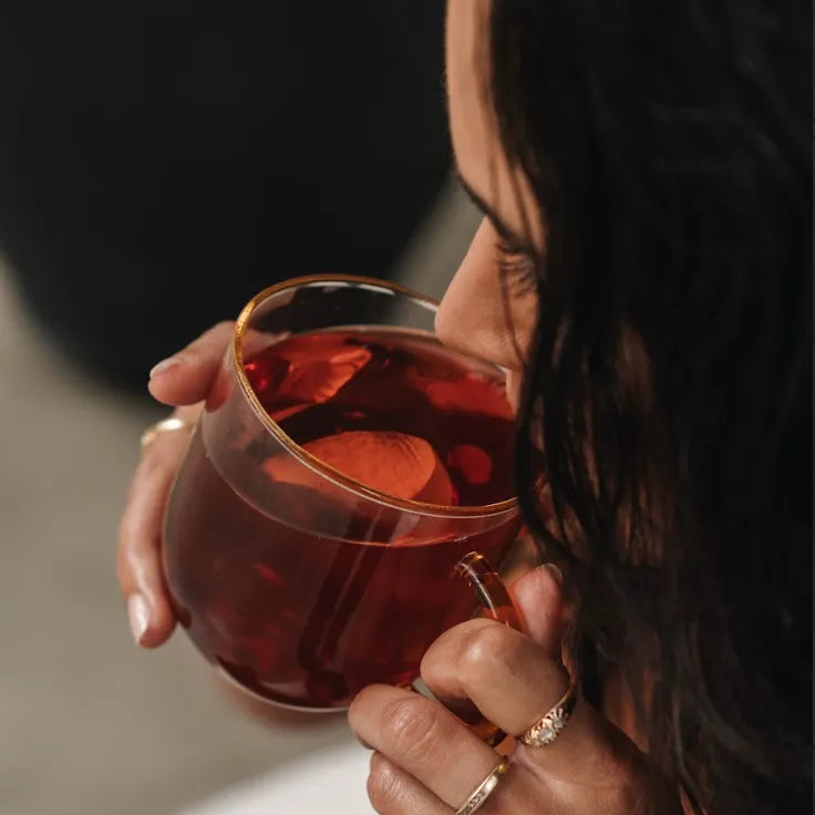 Herbs That Heal: The Best Natural Teas to Reduce Bloating During Periods