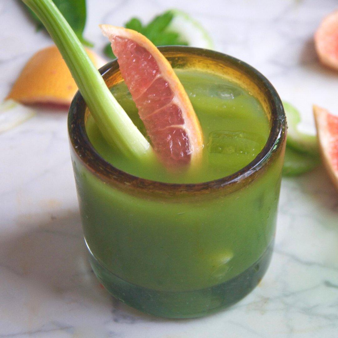 De-Bloating Grapefruit Celery Tonic - The Sabi